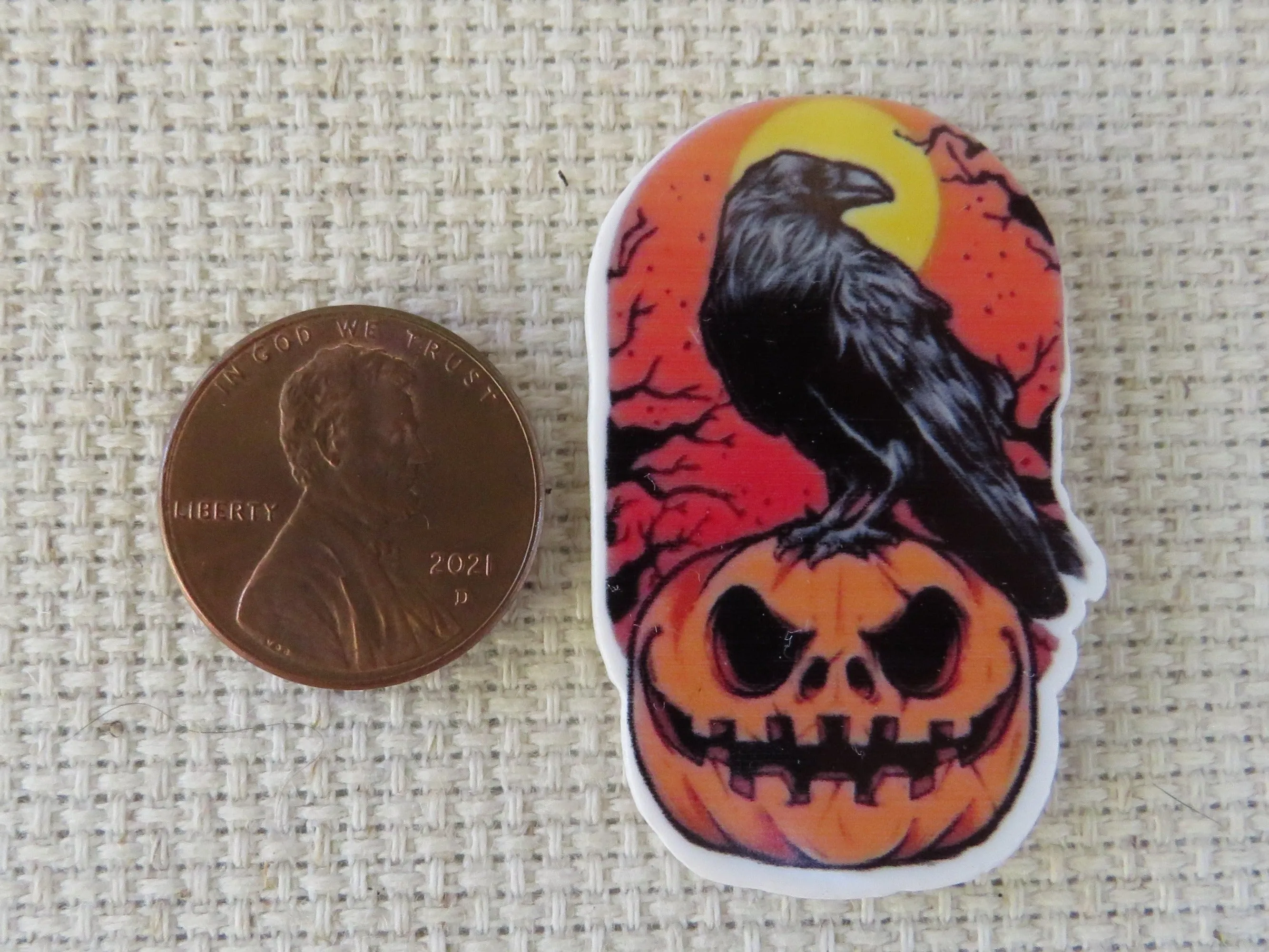 Raven on a Pumpkin Needle Minder, Cover Minder, Magnet